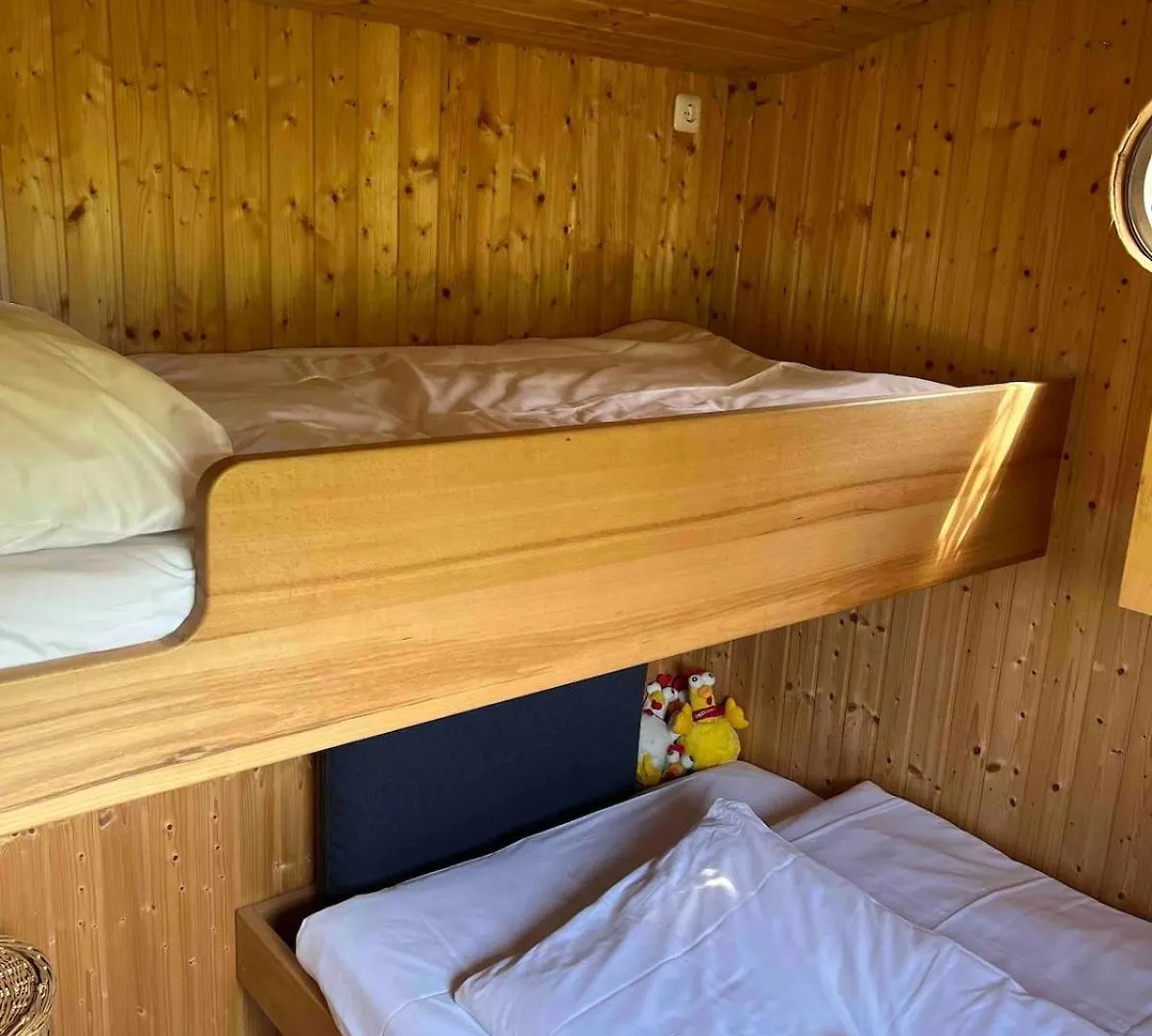 Overnight Stay In A Shepherd'S Wagon Tiny House 뮌헨